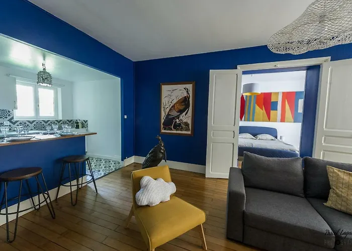 Апартаменты Aux Remparts Des Hospices